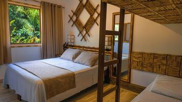 Suíte superior, várias camas, ar-condicionado, vista para o parque | Roupas de cama antialérgicas, individualmente decorados