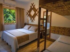 Superior-sviitti, useita sänkyjä, ilmastointi, näköala puistoon | Allergiatestatut vuodevaatteet, yksilöllisesti sisustettu