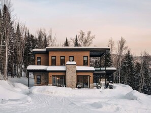 Exterior - Chalet Gratitude | Private SPA & Sauna | Skiing (Saint-Côme)