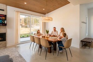 Dining - Chalet Gratitude | Private SPA & Sauna | Skiing (Saint-Côme)