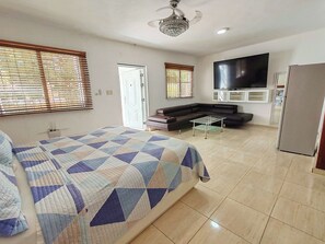 9 chambres, coffre-fort, fer et planche à repasser