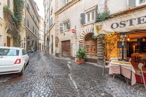 Interior - Shalimar House Navona by Ghor (Rome)