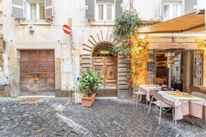 Interior - Shalimar House Navona by Ghor (Rome)