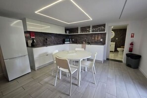 Private kitchen - Villa Rodrigues 3 by Rentallido (Campanario)