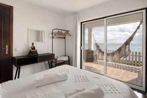 Iron/ironing board, WiFi, bed sheets - Villa 'Breathe Nature - Beach House Azores' with Sea View, Wi-Fi and Air Conditioning (Angra do Heroísmo)