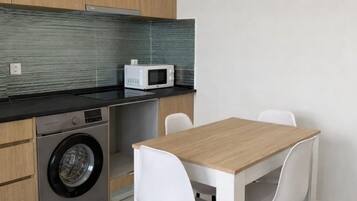 Apartamento, accesible en silla de ruedas | Cocina privada | Frigorífico grande y microondas