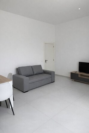 Apartment, Mobility Accessible | Living area