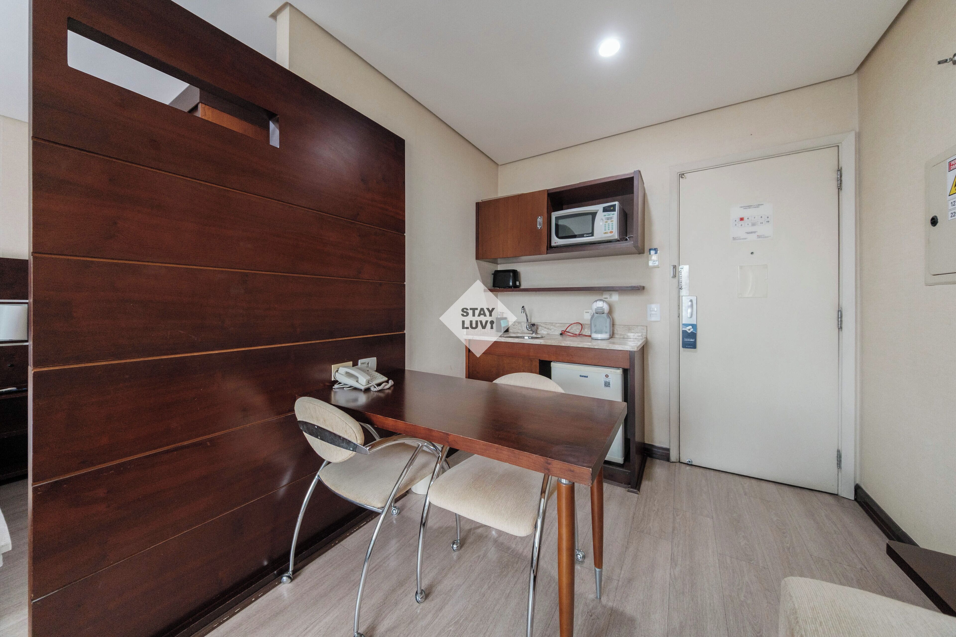 Apartamento, vista para a cidade | Opções para refeição