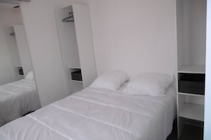 4 bedrooms, iron/ironing board