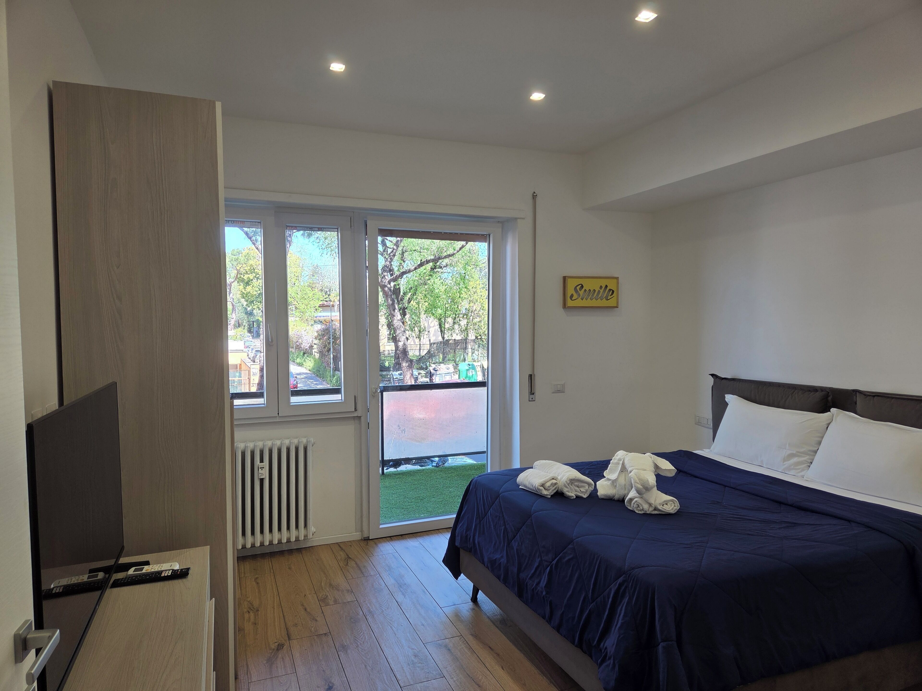 Deluxe Apartment | Blackout curtains, iron/ironing board, free WiFi