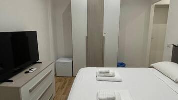 Comfort Double or Twin Room, Balcony | Blackout drapes, iron/ironing board, free WiFi
