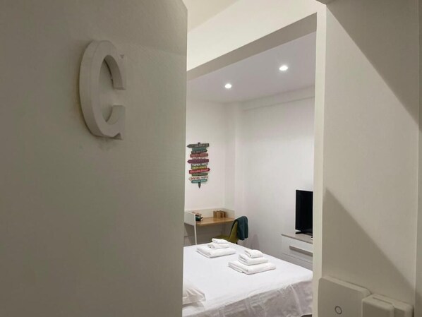Chambre Confort double ou avec lits jumeaux, balcon | Rideaux d’obscurcissement, fer et planche à repasser