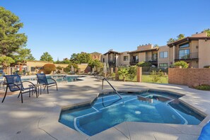 Pool - Discover the Sedona Oak Creek Quiet Retreat, a cozy 2-bedroom condo in Village of Oak Creek. (Sedona)