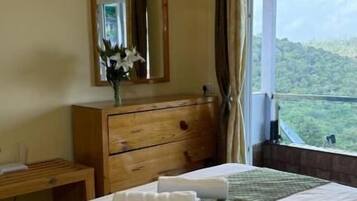 Kahden hengen perhehuone, parveke, näköala puutarhaan