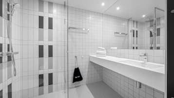 Standard Double Room, Non Smoking | Bathroom