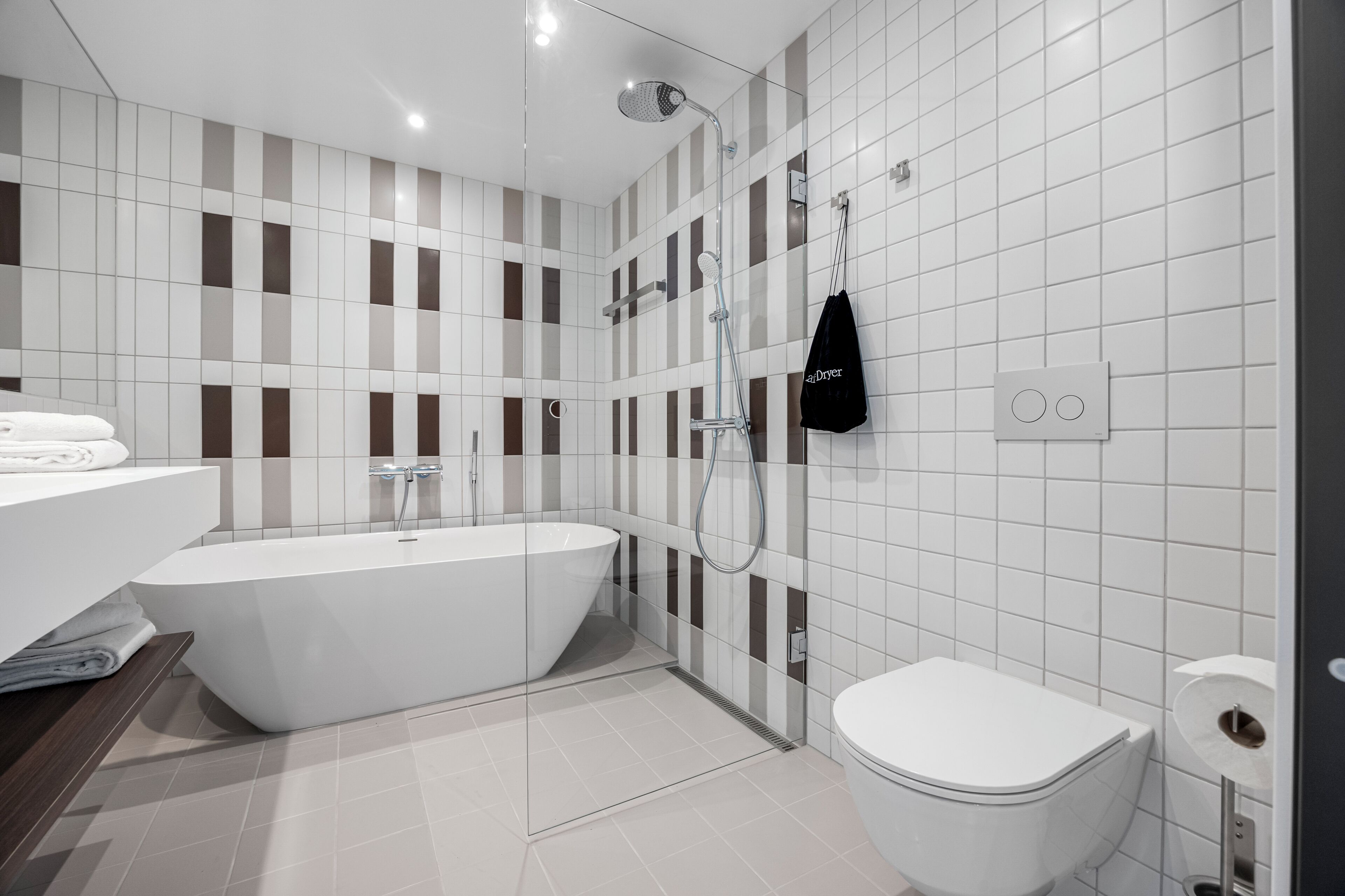 Habitación familiar, 1 cama matrimonial y sofá cama, para no fumadores | Baño