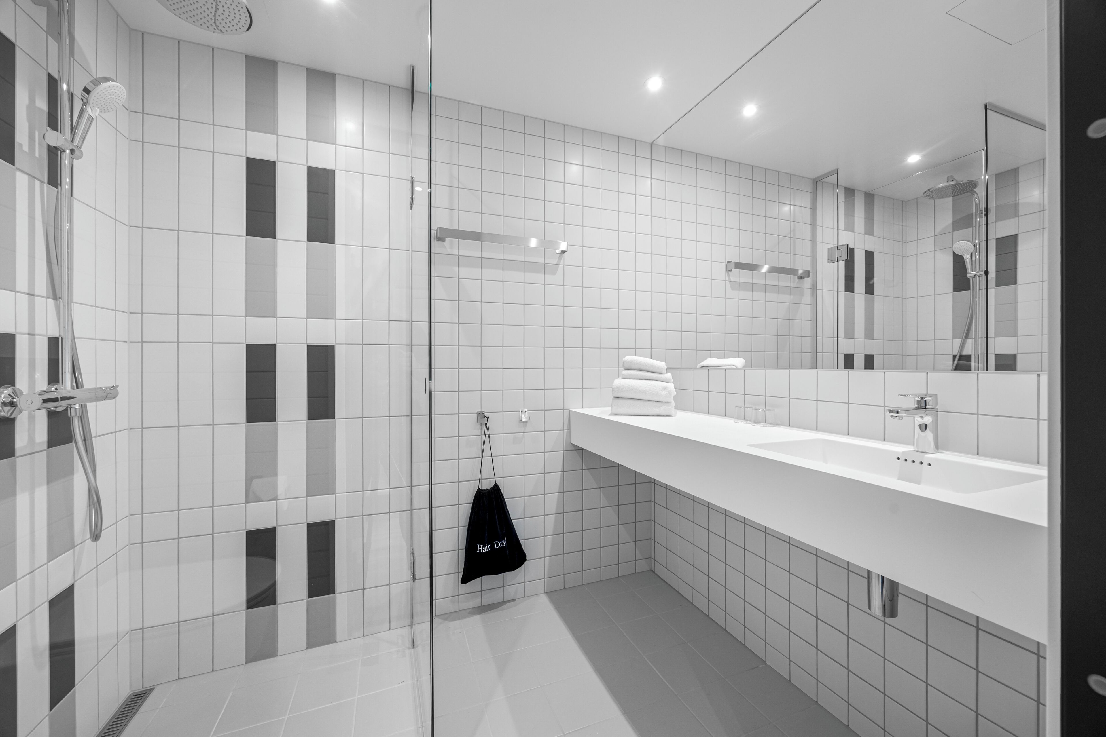 Standard Room, 2 Single Beds, Non Smoking | Bathroom