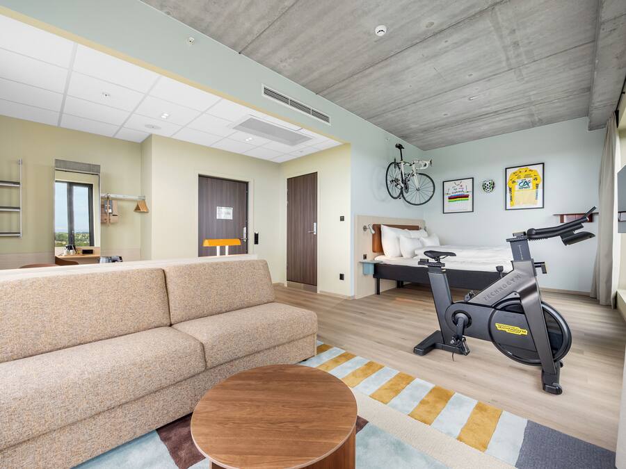 Junior Suite, Non Smoking (Upgrade) | Living area