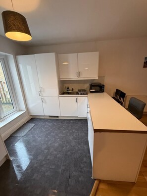Private kitchen - Cozy 2BHK with Patio Waterloo LM01 (London)
