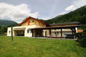 المنشأة من الخارج