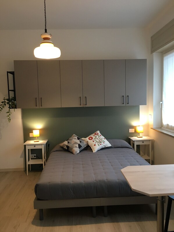 Iron/ironing board, free WiFi, bed sheets