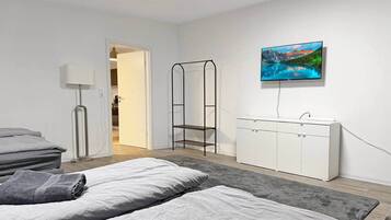 Iron/ironing board, WiFi, bed sheets