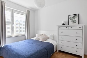 Iron/ironing board, WiFi, bed sheets