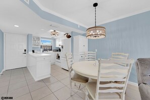 Dining - Estero Cove 155. Island Vacation Condo, Gulf Views, Walk to Beach! (Fort Myers Beach)