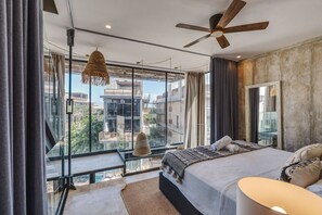 1 bedroom, desk, iron/ironing board, WiFi - 3 Level Heaven PH w Private Jacuzzi | Big Gym Access (Tulum)
