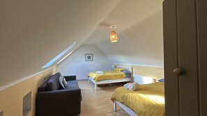4 bedrooms, iron/ironing board, free WiFi, bed sheets