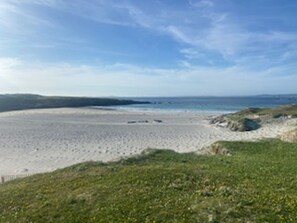 A beach with a grassy foreground and a clear sky. - Doonloughan View, Ballyconneely (Ballyconneely)