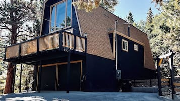 Signature Cabin, 3 Bedrooms, Non Smoking, Mountain View | Exterior