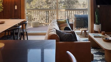 Signature Cabin, 3 Bedrooms, Hot Tub, Mountain View | Living room | 45-inch Smart TV with digital channels, fireplace, video-game console