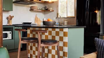 Signature Cabin, 3 Bedrooms, Non Smoking, Mountain View | Private kitchen | Fridge, microwave, oven, stovetop