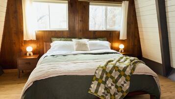 Signature Cabin, 3 Bedrooms, Hot Tub, Mountain View