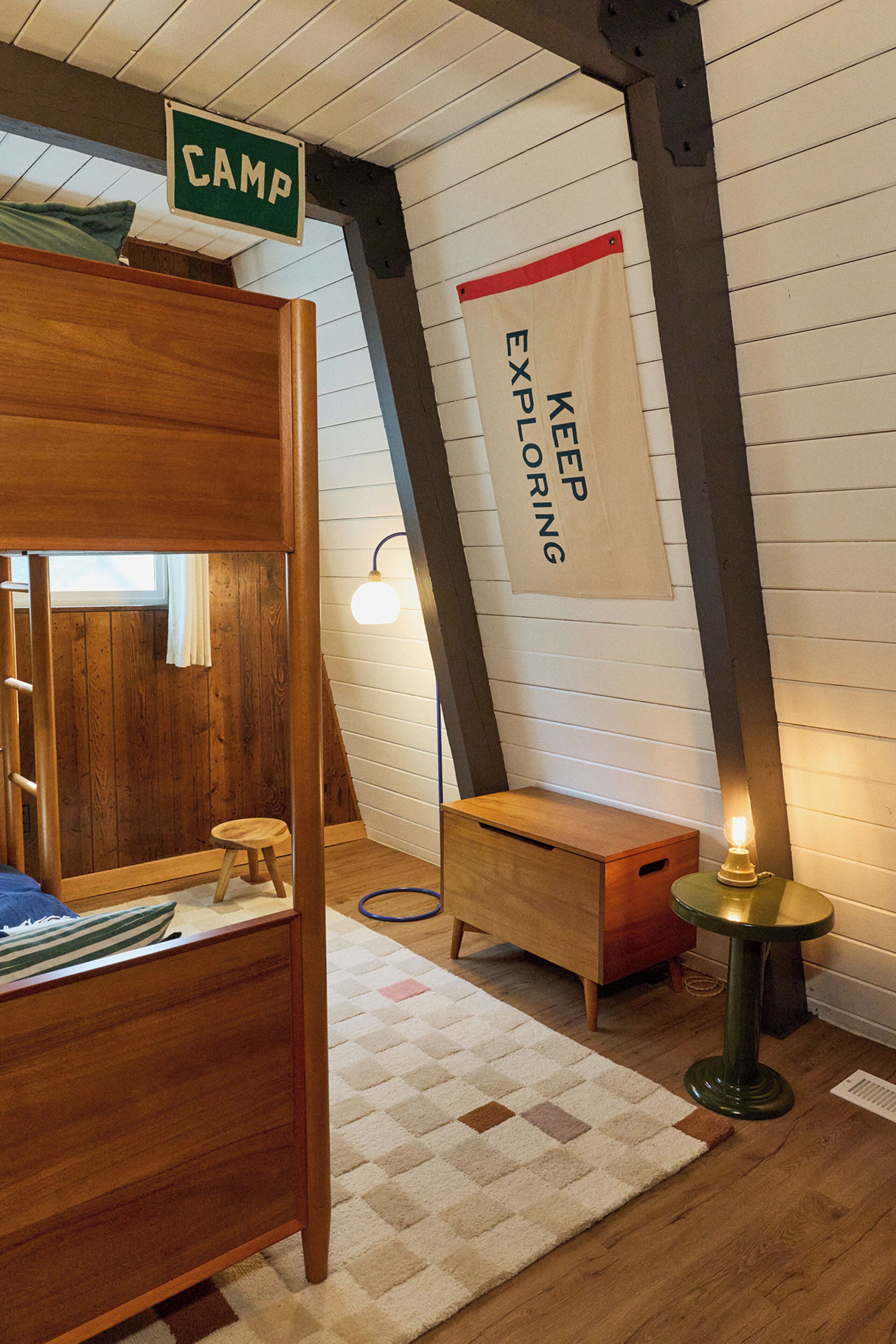 Signature Cabin, 3 Bedrooms, Non Smoking, Mountain View | Individually decorated, individually furnished, laptop workspace