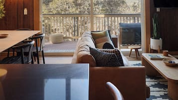 Smart TV 45 pulgadas con canales de televisión digitales, chimenea