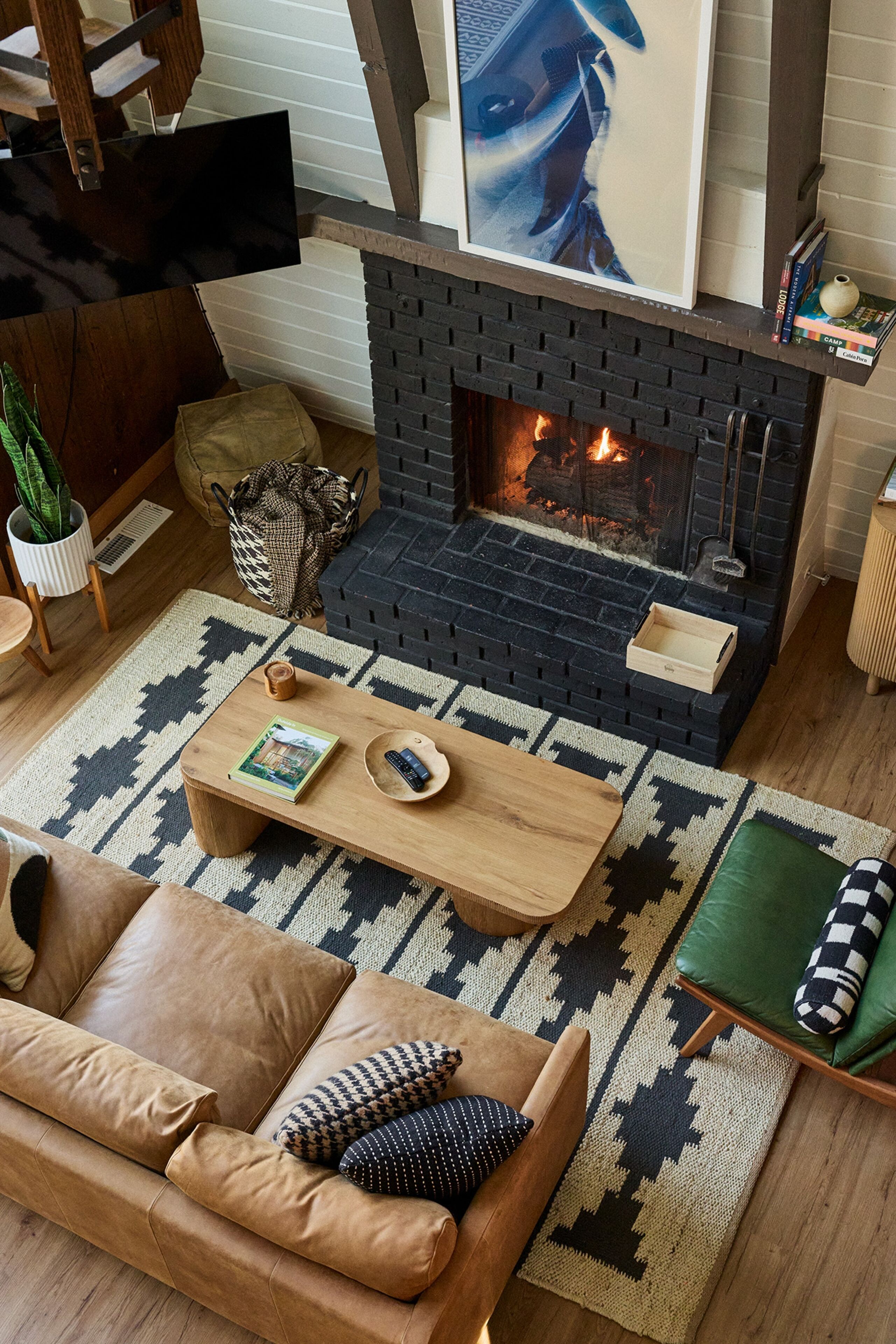 特色小屋, 3 間臥室, 熱水浴缸, 山景 | 客廳 | 45-吋智慧型電視、數位頻道、壁爐、電視遊樂器