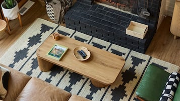 Signature Cabin, 3 Bedrooms, Hot Tub, Mountain View | Living room | 45-inch Smart TV with digital channels, fireplace, video-game console