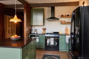 Cabane Signature, 3 chambres, bain à remous, vue montagne | Cuisine privée