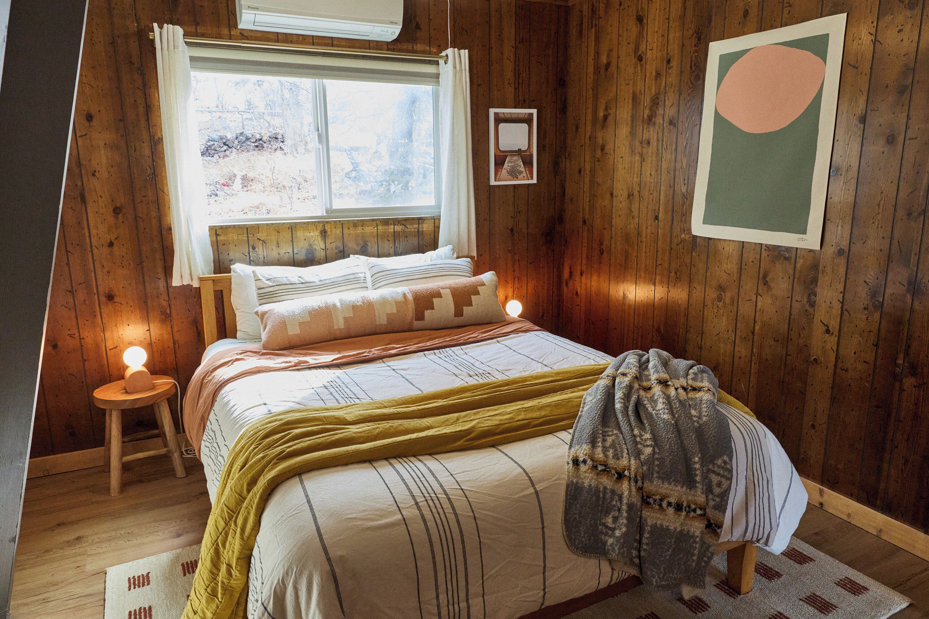 Individually decorated, individually furnished, laptop workspace