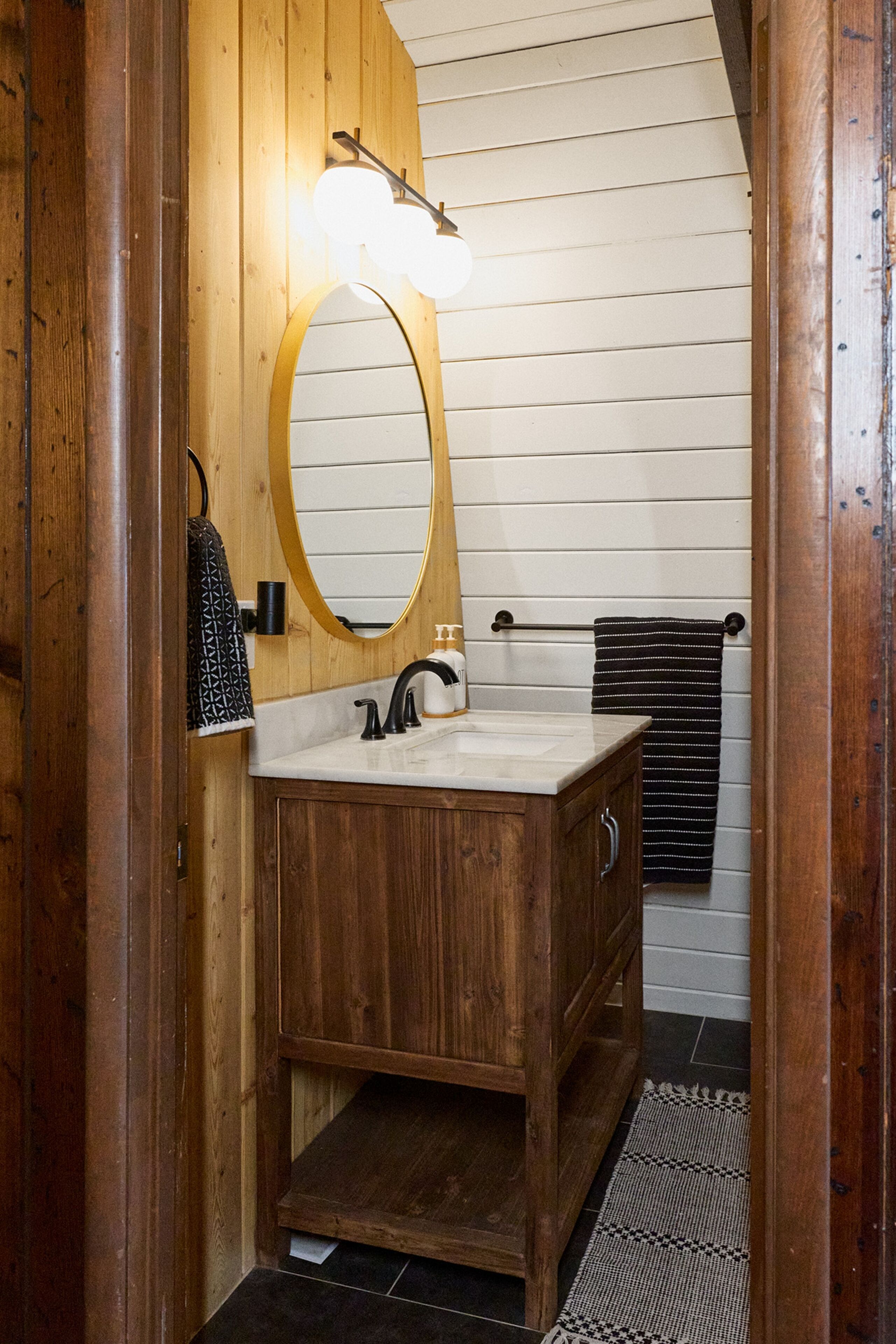 Signature Cabin, 3 Bedrooms, Hot Tub, Mountain View | Bathroom | Combined shower/tub, free toiletries, hair dryer, towels