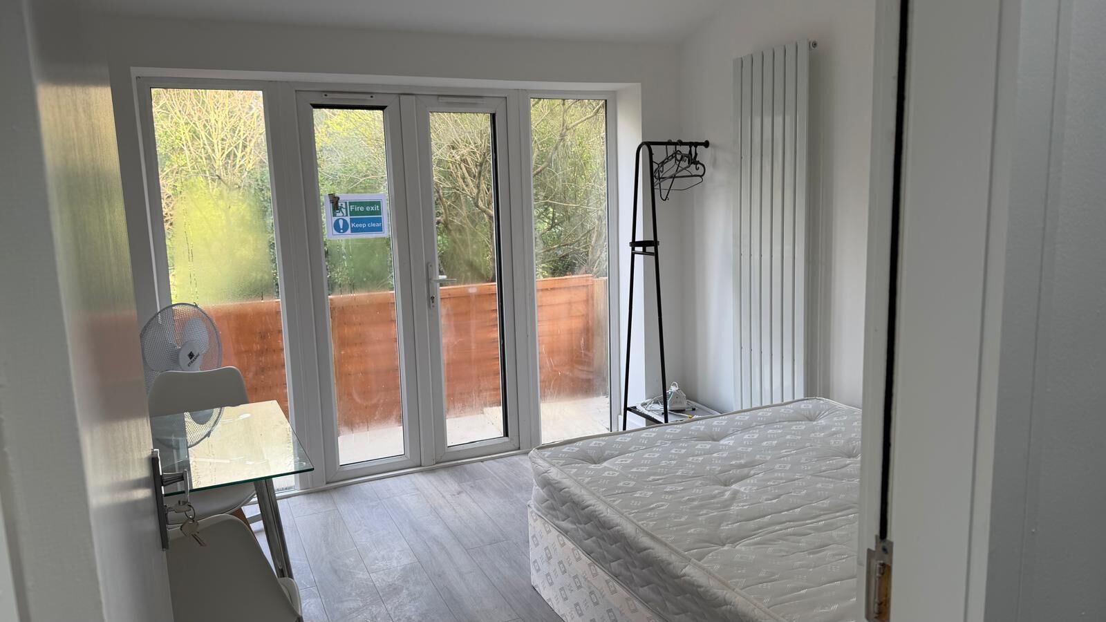 Tabla de planchar con plancha y wifi 