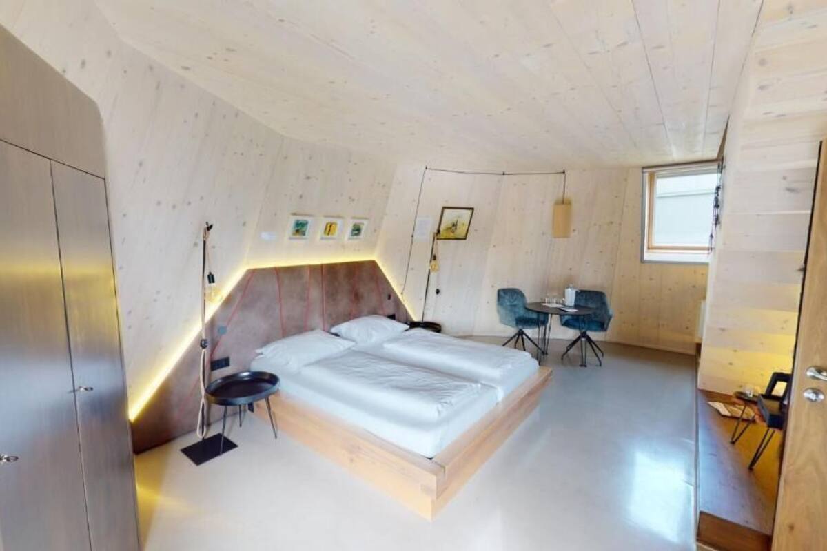 Suite Deluxe, vistas al jardín | Caja fuerte, cortinas opacas, wifi gratis