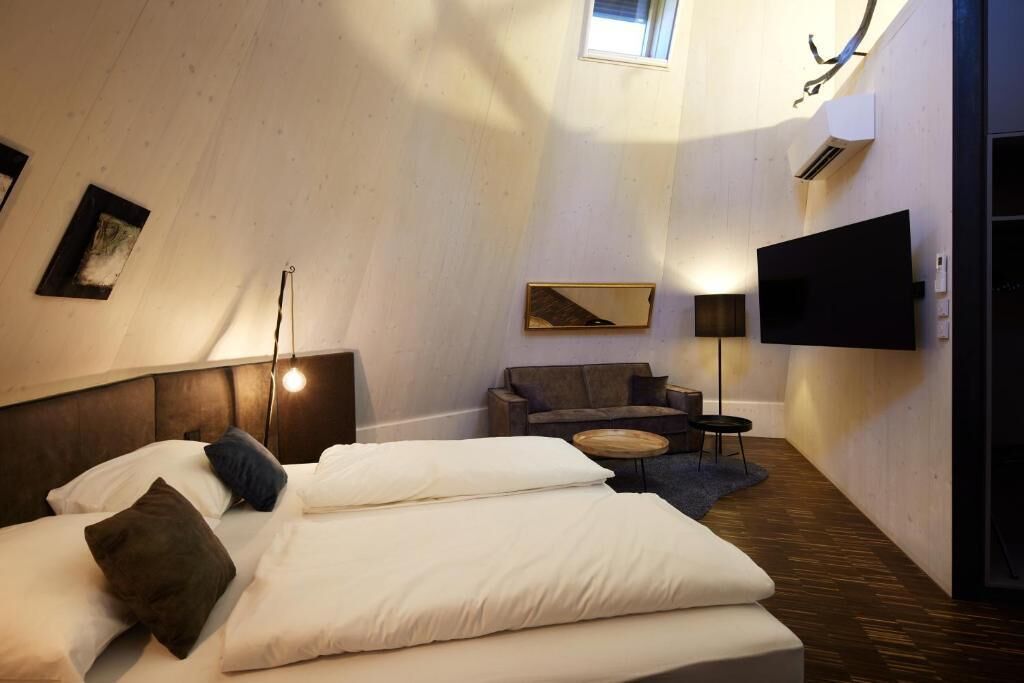 Suite, vistas al jardín | Caja fuerte, cortinas opacas, wifi gratis