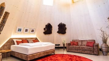 Deluxe-sviitti, näköala puutarhaan | Tallelokero huoneessa, pimennysverhot, ilmainen Wi-Fi