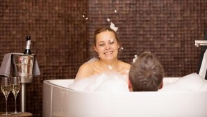 Suite – deluxe, hageutsikt | Spa | 2 behandlingsrom og massasje