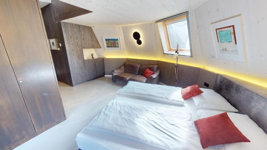 Suite familiar, vistas al jardín | Caja fuerte, cortinas opacas, wifi gratis