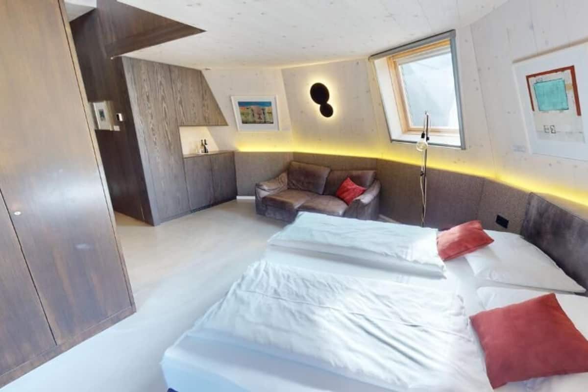 Suite familiar, vistas al jardín | Caja fuerte, cortinas opacas, wifi gratis