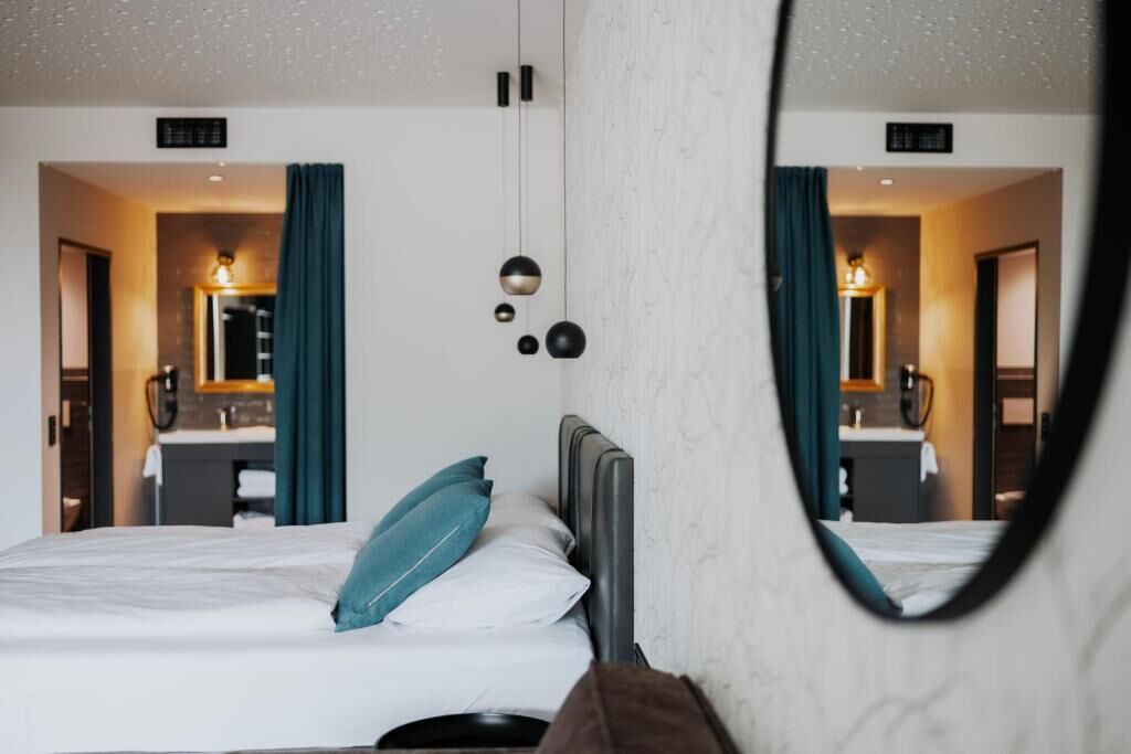 Caja fuerte, cortinas opacas, wifi gratis